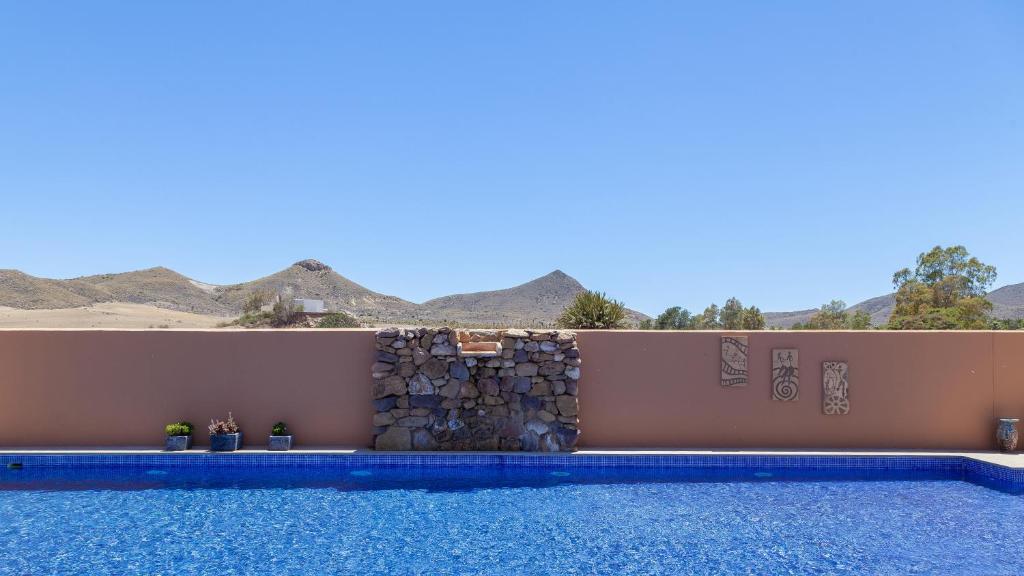 Bazén v ubytování Hotel de Naturaleza Rodalquilar & Spa Cabo de Gata nebo v jeho okolí