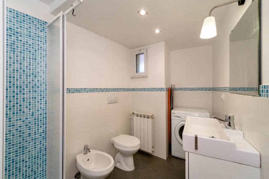 Łazienka w obiekcie Varazze Apartment