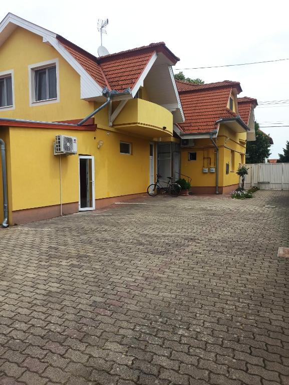 Budynek, w którym mieści się apartament