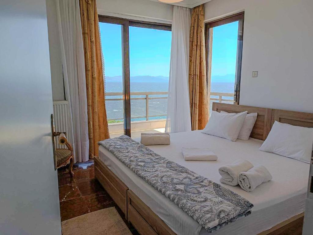 Postel nebo postele na pokoji v ubytování Unbeatable View, Family apartment