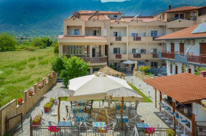 Nespecifikovaný výhled na hory nebo výhled na hory při pohledu z hotelu