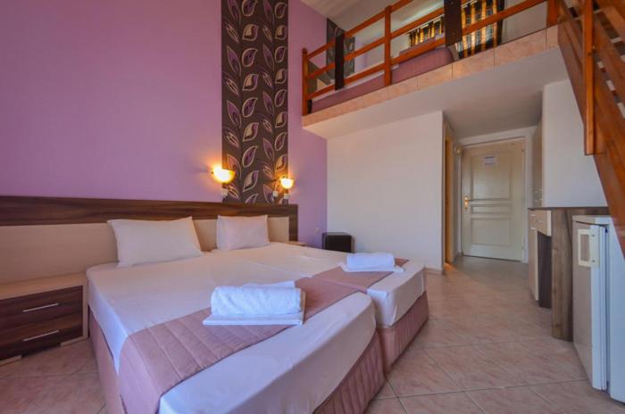 Postel nebo postele na pokoji v ubytování Ellas Hotel