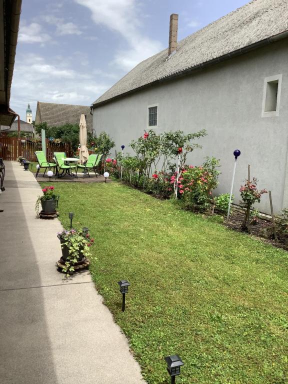Vonkajšia záhrada v ubytovaní Ferienwohnung Casa Flora