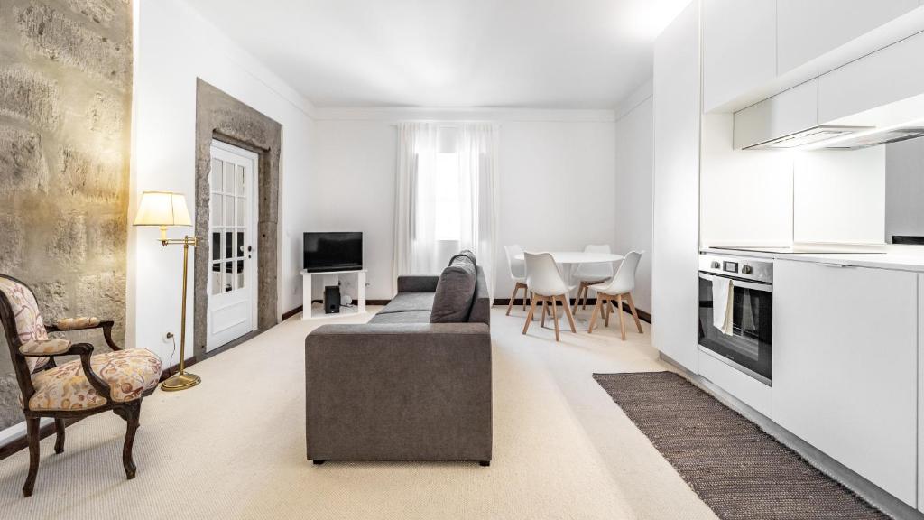 Kuchyň nebo kuchyňský kout v ubytování CASA de FORO - Apartamentos Turísticos