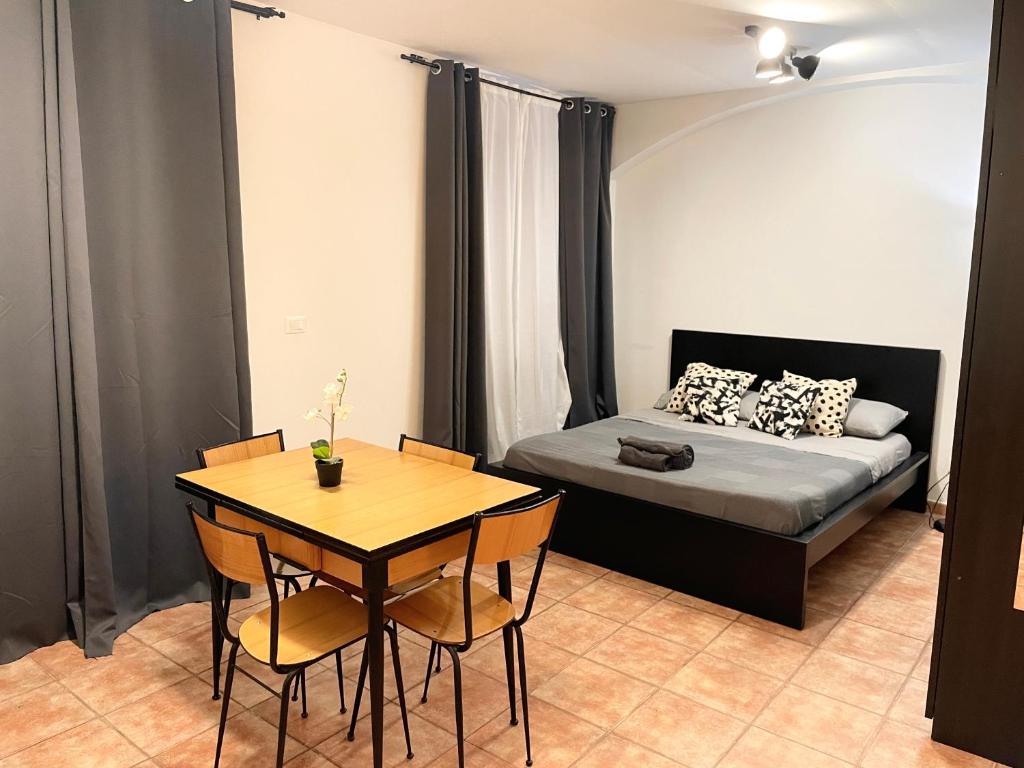 Ένα ή περισσότερα κρεβάτια σε δωμάτιο στο Loft Truogoli di Genova