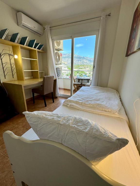 A bed or beds in a room at WohnungAltea - Kirche, Berge, am Meer