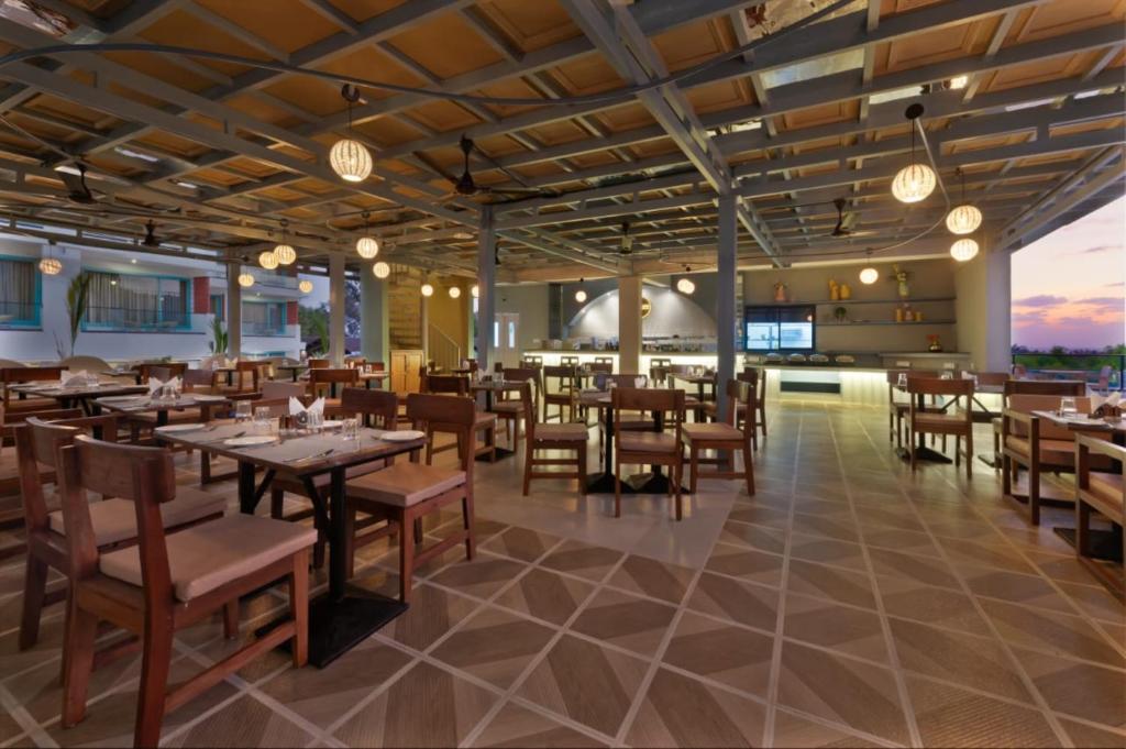 Restaurace v ubytování Grand Continent Morjim