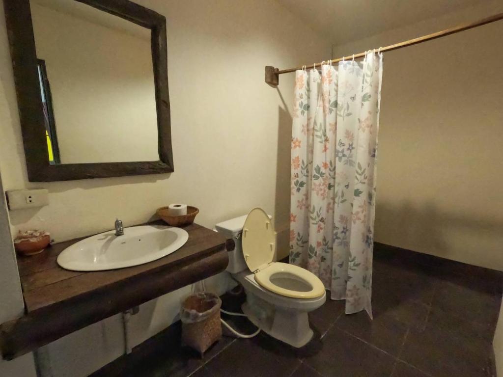 บ้านไม้คนเมือง Baan Mai Kon Muang Pai Resort - 6