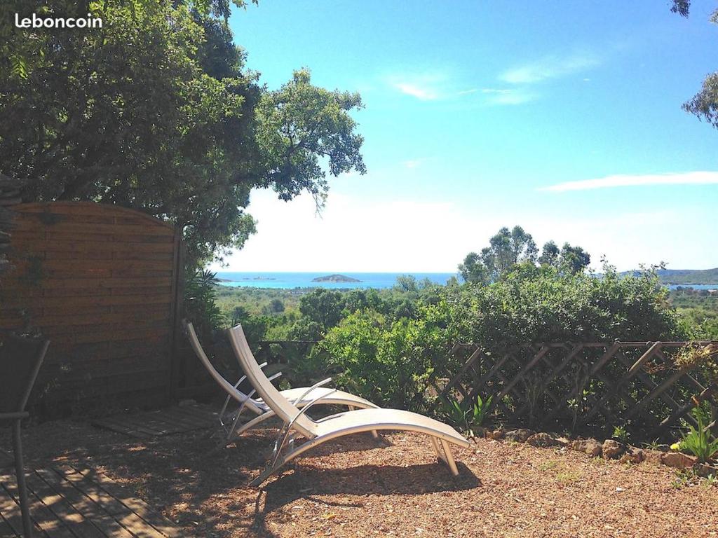 a white chair sitting on the ground in the dirt at Les lauriers fleurs in Lecci