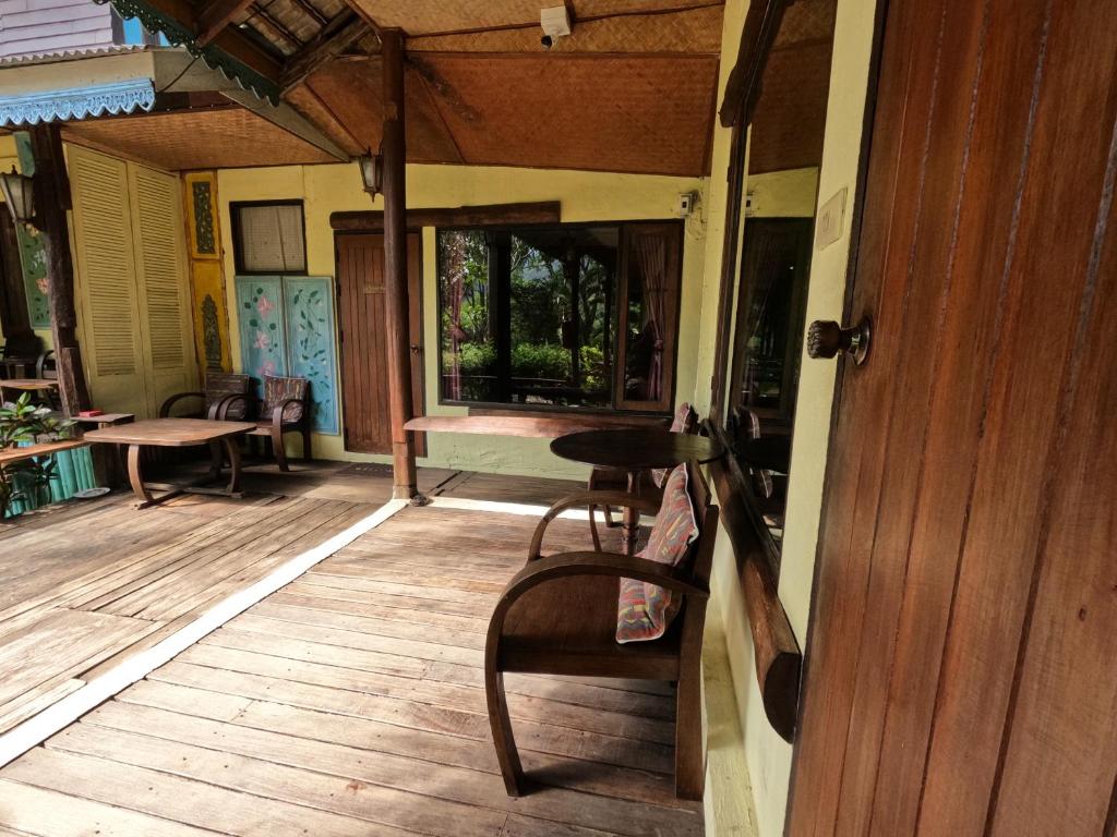 บ้านไม้คนเมือง Baan Mai Kon Muang Pai Resort - 3