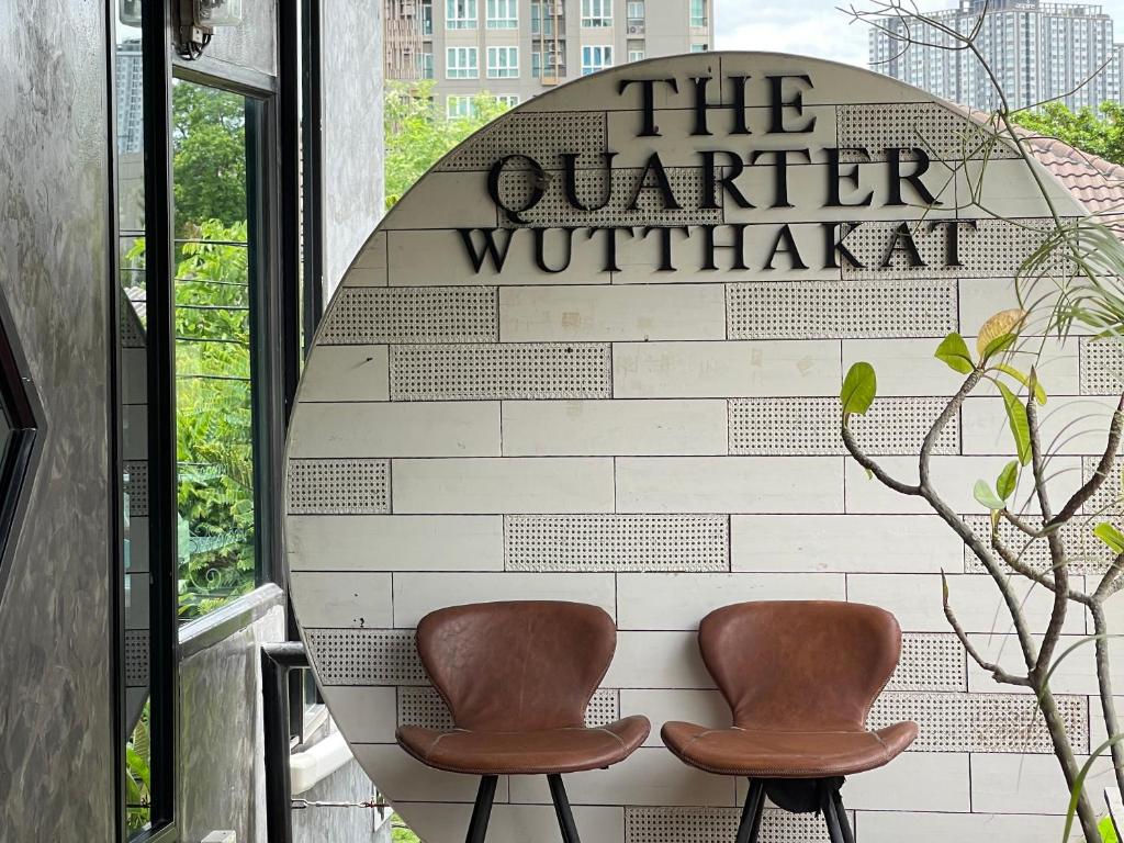 Fotografie z fotogalerie ubytování The Quarter Wutthakat v destinaci Bangkhunthien