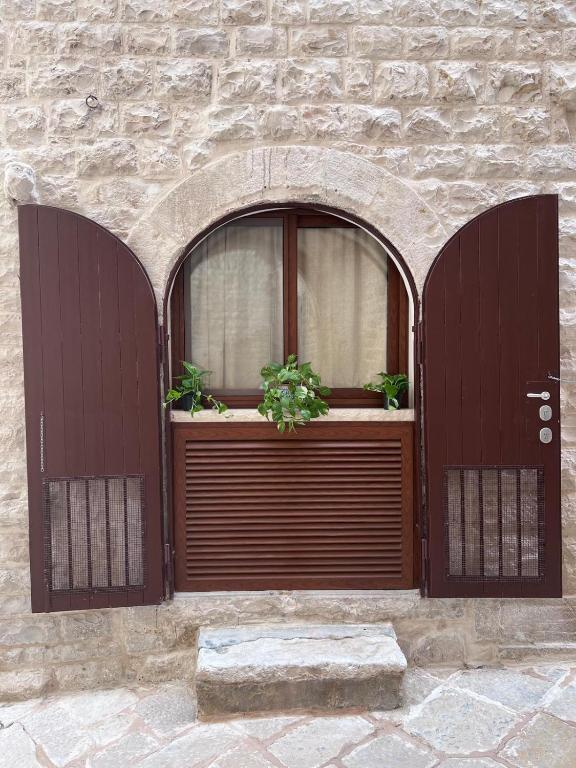The facade or entrance of La Cantina Guest House