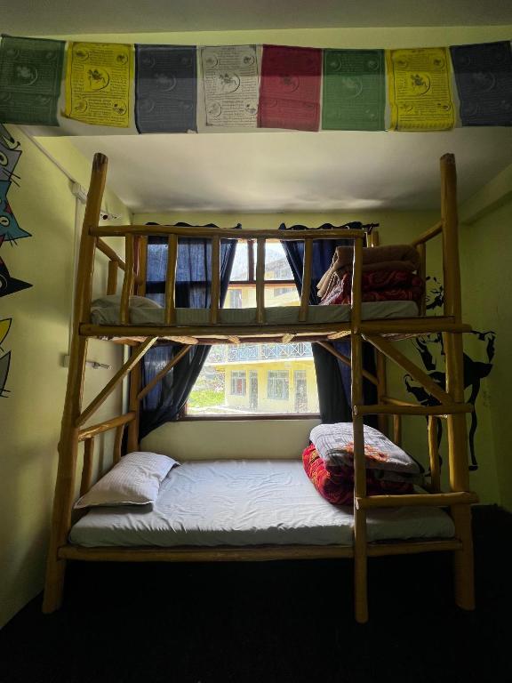 Postel nebo postele na pokoji v ubytování Hostel 360 Degree, Riverside Stay, Old Manali