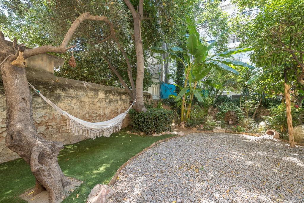 Vonkajšia záhrada v ubytovaní Athens Country House - Heated Jacuzzi - free bikes