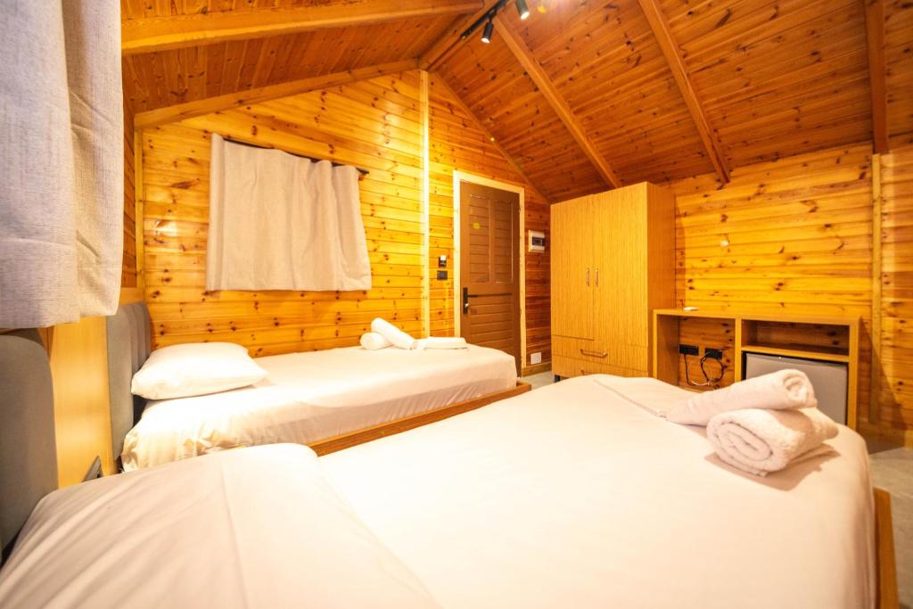 Postel nebo postele na pokoji v ubytování Lodges Shen Nikolla