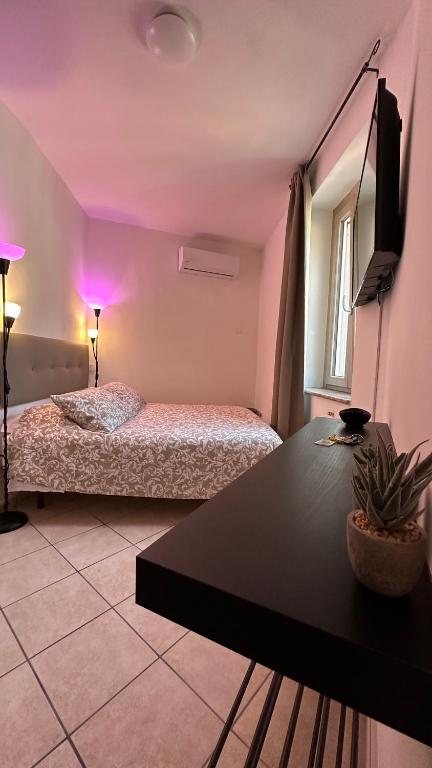 Postel nebo postele na pokoji v ubytování Amly's Room