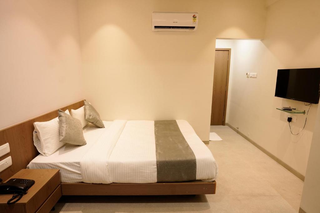 TV a/nebo společenská místnost v ubytování A Square Executive Hotel