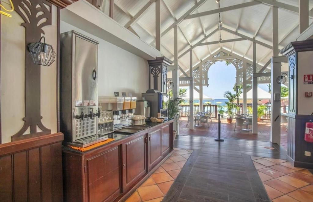 Kuchyň nebo kuchyňský kout v ubytování Couleur Caraïbes-Ti rêve appartement vue mer pierre&vacances