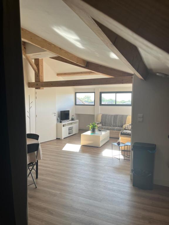 Posezení v ubytování LOFT VILLEBOURBON 40 m2 avec parking