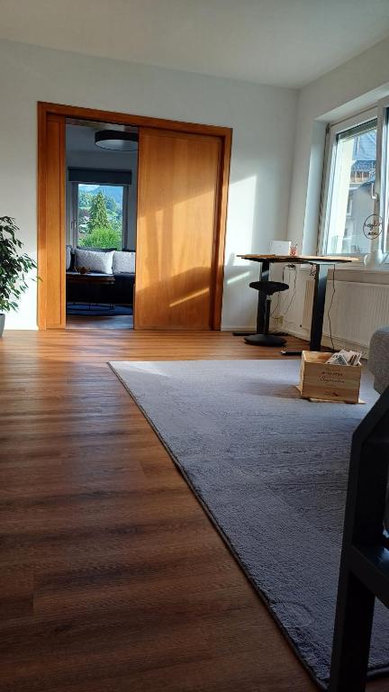 Posezení v ubytování Ruhige Stadtwohnung, 107 m2