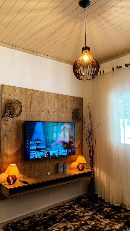 TV a/nebo společenská místnost v ubytování Refúgio Zen - HidroLago!