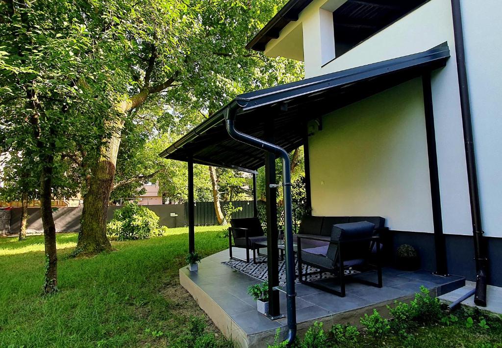 Blue Diamond **** - 19