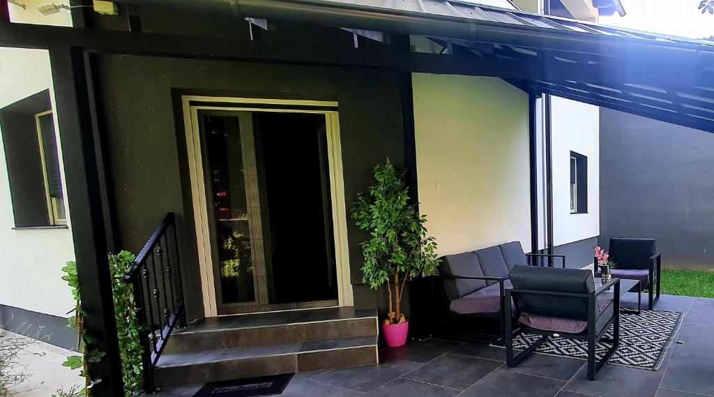 Blue Diamond **** - 15