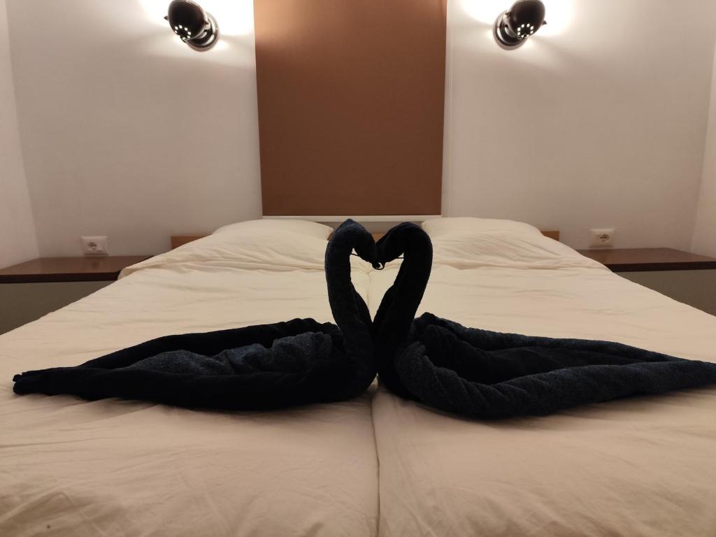 Postel nebo postele na pokoji v ubytování LiveAlbania Korçë Guesthouse