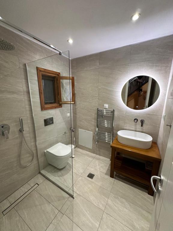 Kúpeľňa v ubytovaní Andros Escape Condos