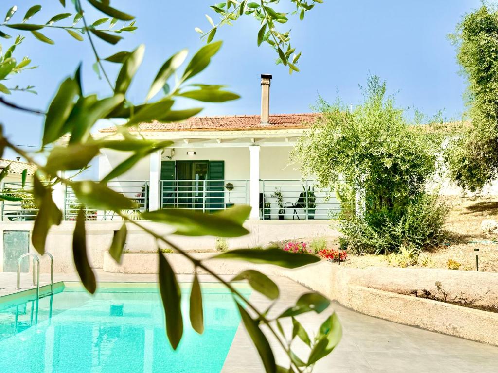 Kolam renang di atau dekat dengan Elea Boutique Villa with private pool by DadoVillas