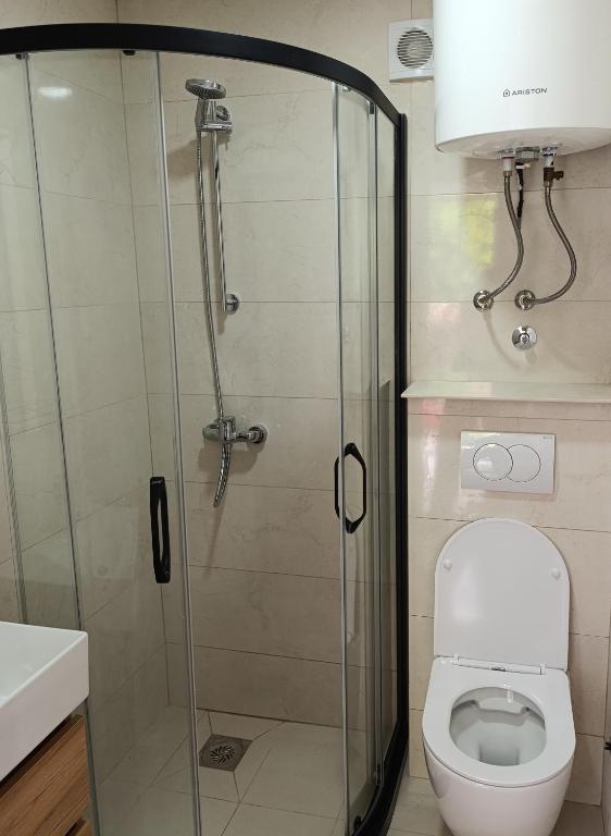 Uma casa de banho em Apartments Kordić