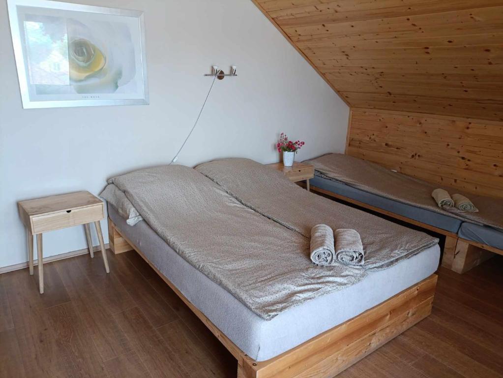 Postel nebo postele na pokoji v ubytování Nyírfás Camping