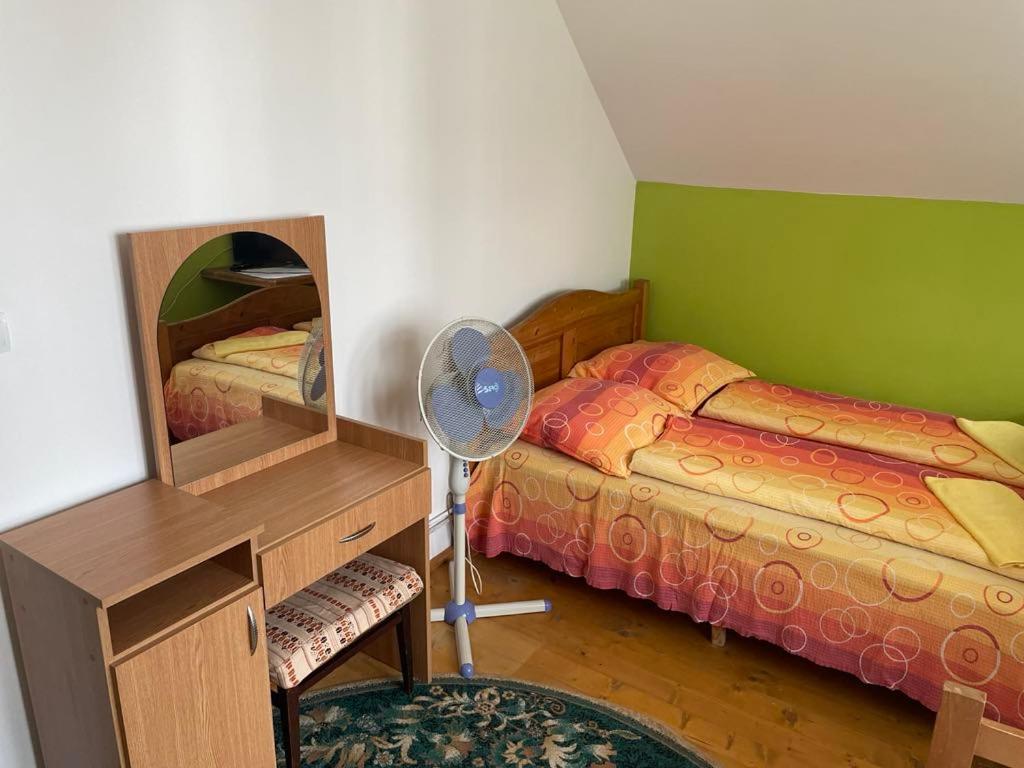 Postel nebo postele na pokoji v ubytování Góbé Vendégház