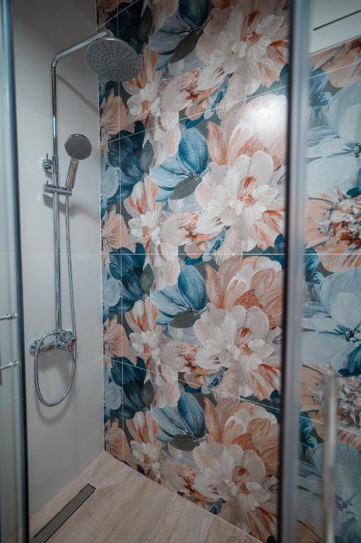 Ванная комната в Odyssey Apartment