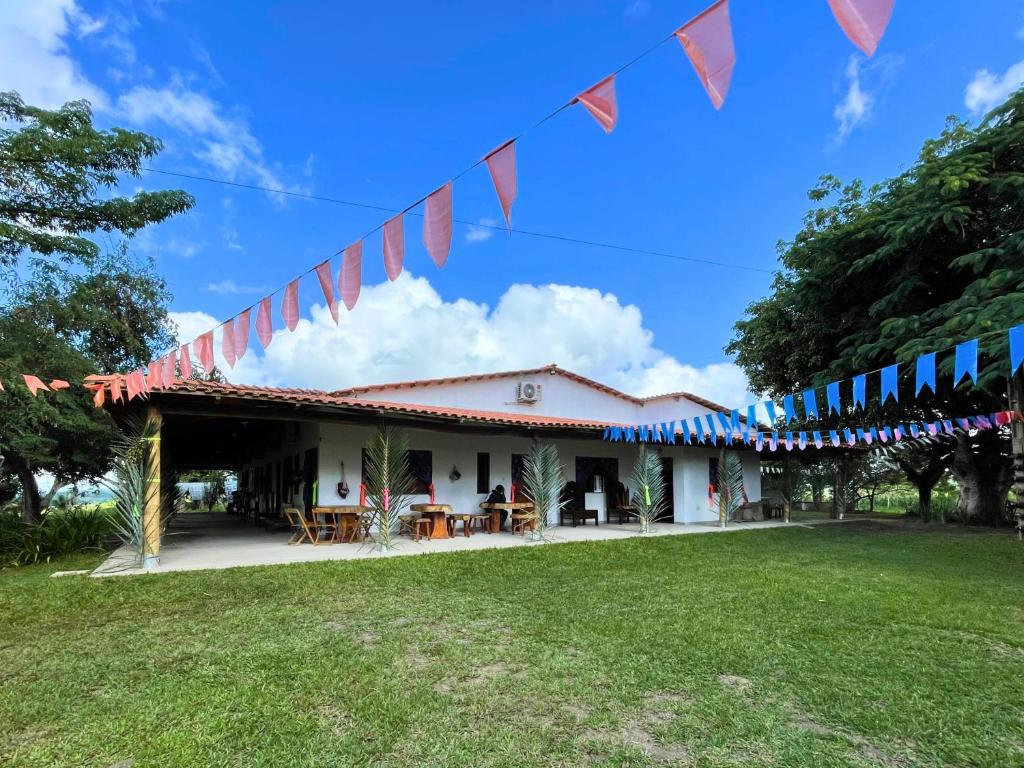 Taman di luar Recanto do Matuto