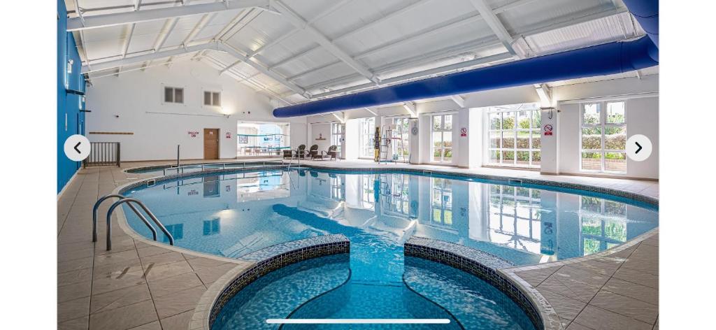 Bazén v ubytování DW Serenity Cabin nebo v jeho okolí