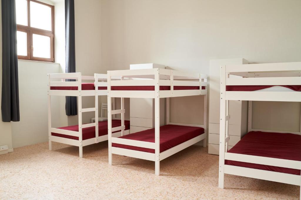 Palanda nebo palandy na pokoji v ubytování HUB Portanova
