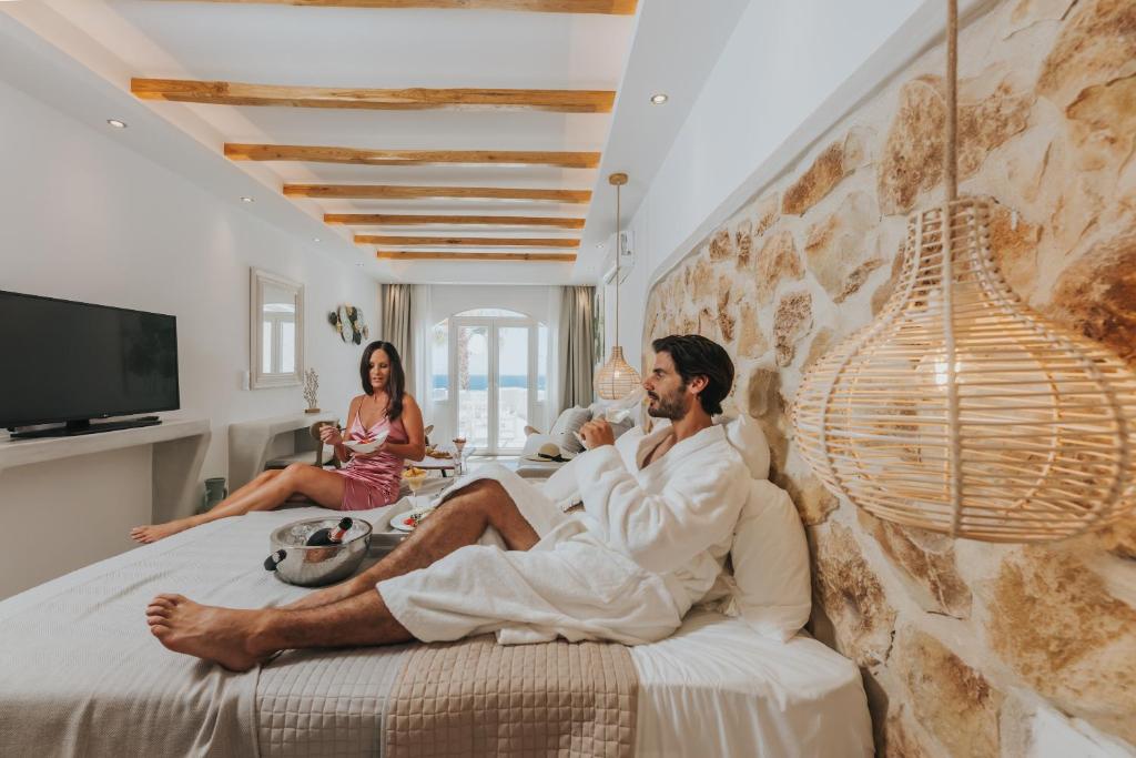 TV a/nebo společenská místnost v ubytování Naxos Grand Hotel