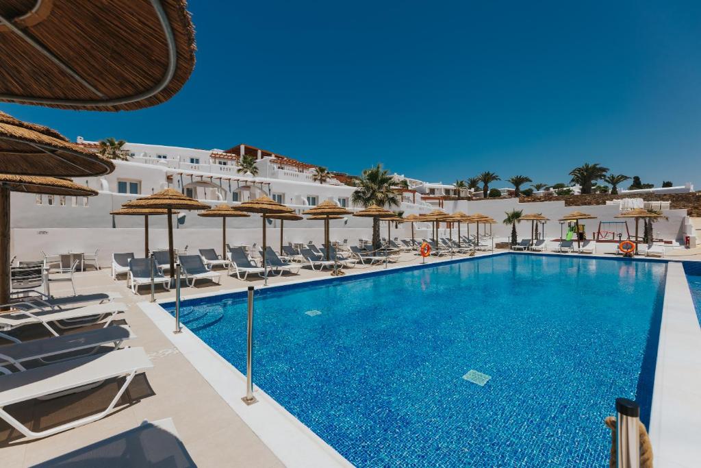 Bazén v ubytování Naxos Grand Hotel nebo v jeho okolí
