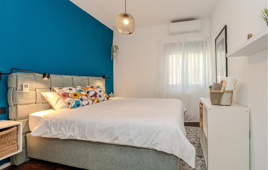 Posteľ alebo postele v izbe v ubytovaní Beautiful Home In Zadar With Sauna