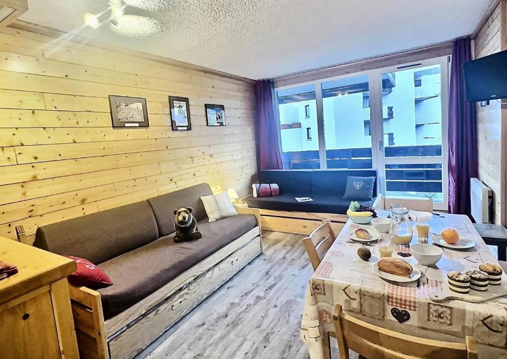Posedenie v ubytovaní Résidence Le Pramecou - Joli studio 4 personnes à Tignes proche des pistes et des commerces dans le quartier du Val Claret. Appartement situé au 5ème ét MAE-2133