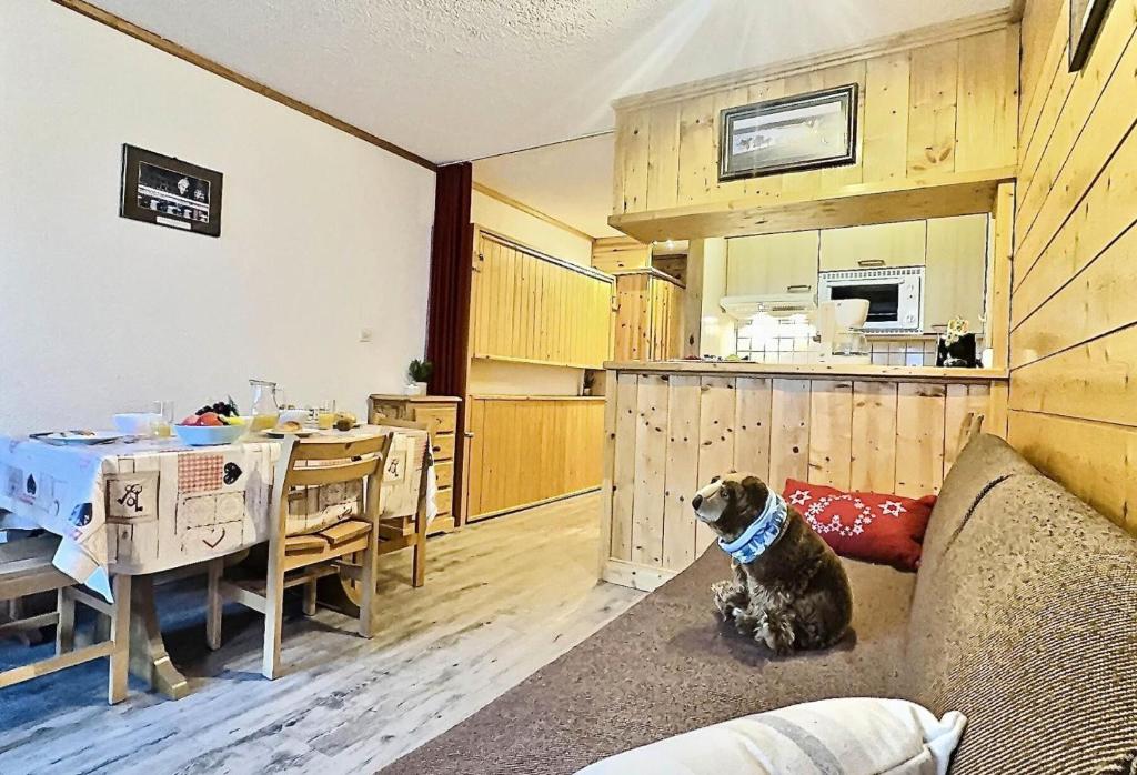 Kuchyňa alebo kuchynka v ubytovaní Résidence Le Pramecou - Joli studio 4 personnes à Tignes proche des pistes et des commerces dans le quartier du Val Claret. Appartement situé au 5ème ét MAE-2133