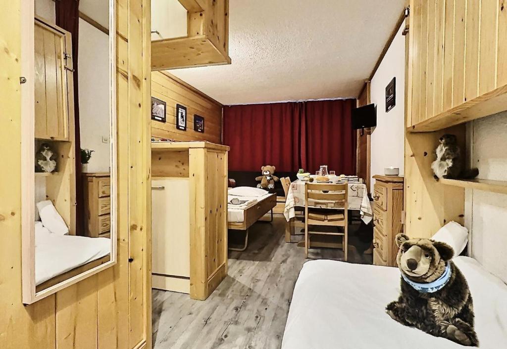 Posteľ alebo postele v izbe v ubytovaní Résidence Le Pramecou - Joli studio 4 personnes à Tignes proche des pistes et des commerces dans le quartier du Val Claret. Appartement situé au 5ème ét MAE-2133