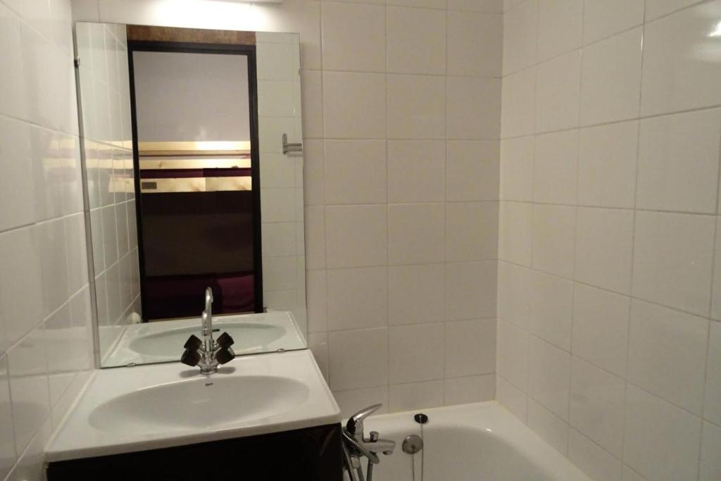 Zdjęcie z galerii obiektu Résidence Glieres - Studio 3 personnes à Bourg Saint Maurice dans une résidence avec piscine et proche du funiculaire MAE-2161 w mieście Bourg-Saint-Maurice