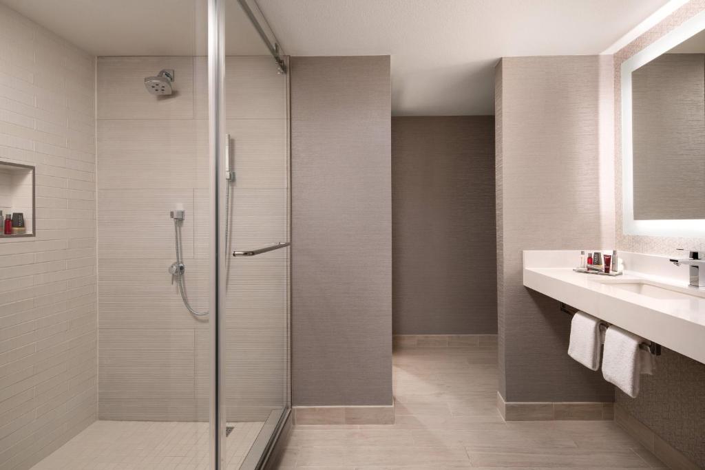 Marriott Riverside at the Convention Center - Suite Junior