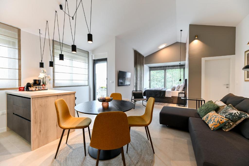 Η κουζίνα ή μικρή κουζίνα στο Big Sky Apartmani