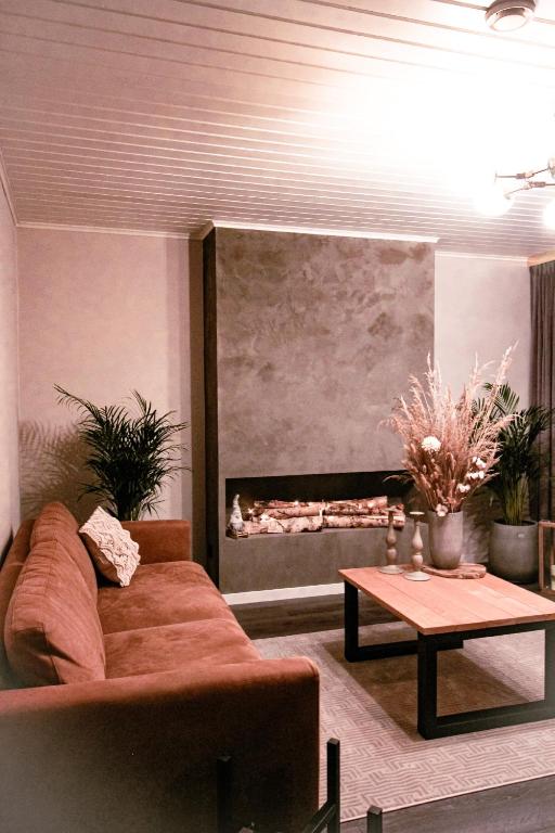 Posezení v ubytování Stylish house in the heart of Lapland in Tornio