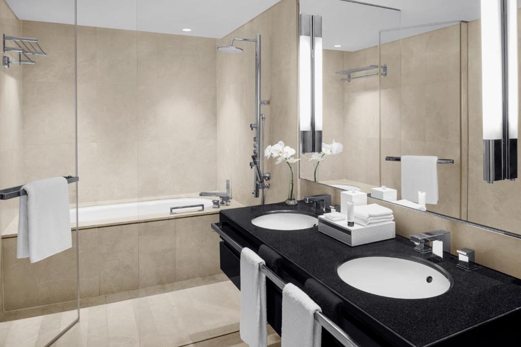 JW Marriott Hotel Marina photo