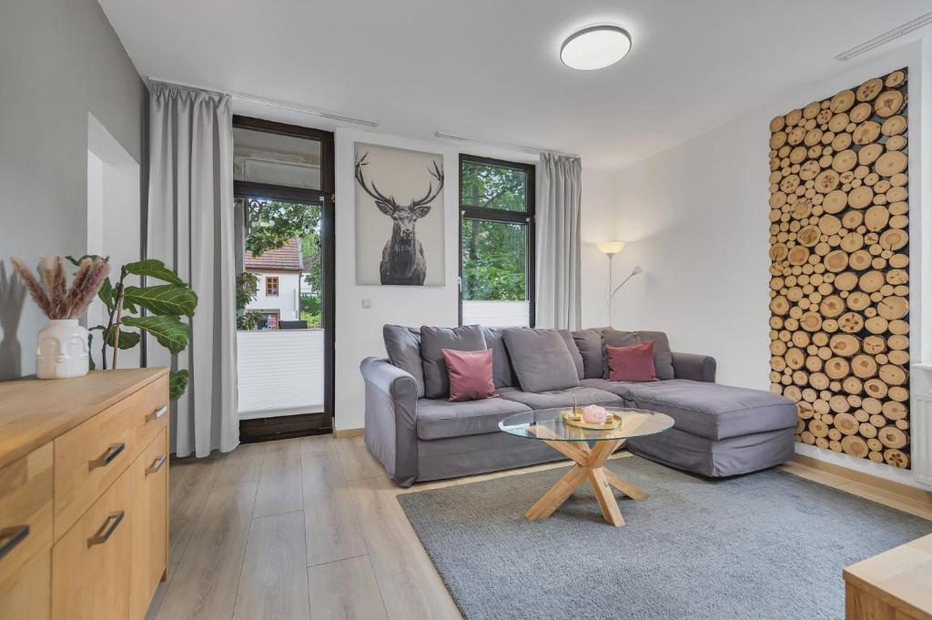 a living room with a couch and a table at HIRSCH Stadt Apartment 3 - Balkon mit Flussblick - Parkplatz in Bad Harzburg