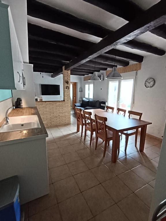 a kitchen and dining room with a table and chairs at La placita in Zaragoza